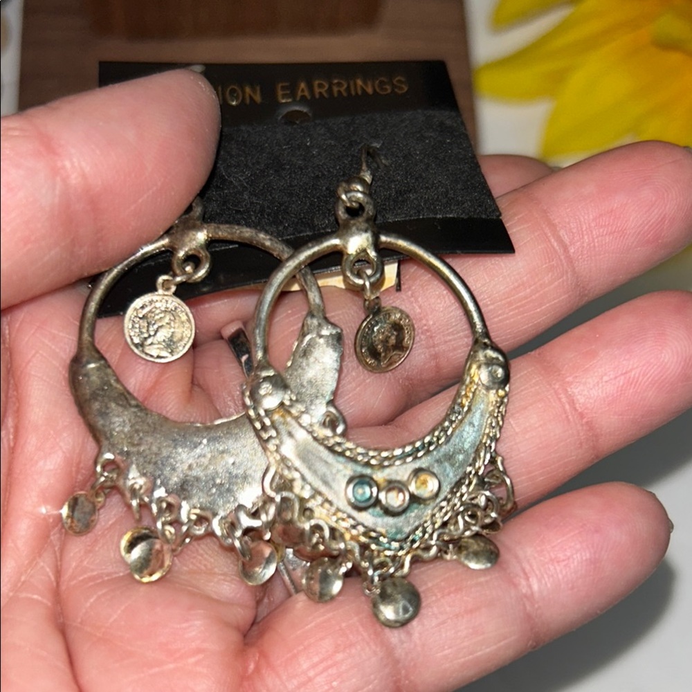 NWT Vintage  Pierced Made In Korea Silver Hoop Fashion Earrings
